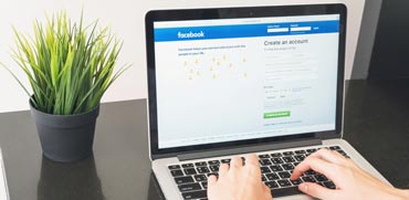 פייסבוק, כתיבה, מחשב / צילום: שאטרסטוק