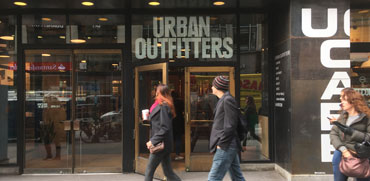 URBAN OUTFITTERS פותחת חנות ראשונה בישראל
