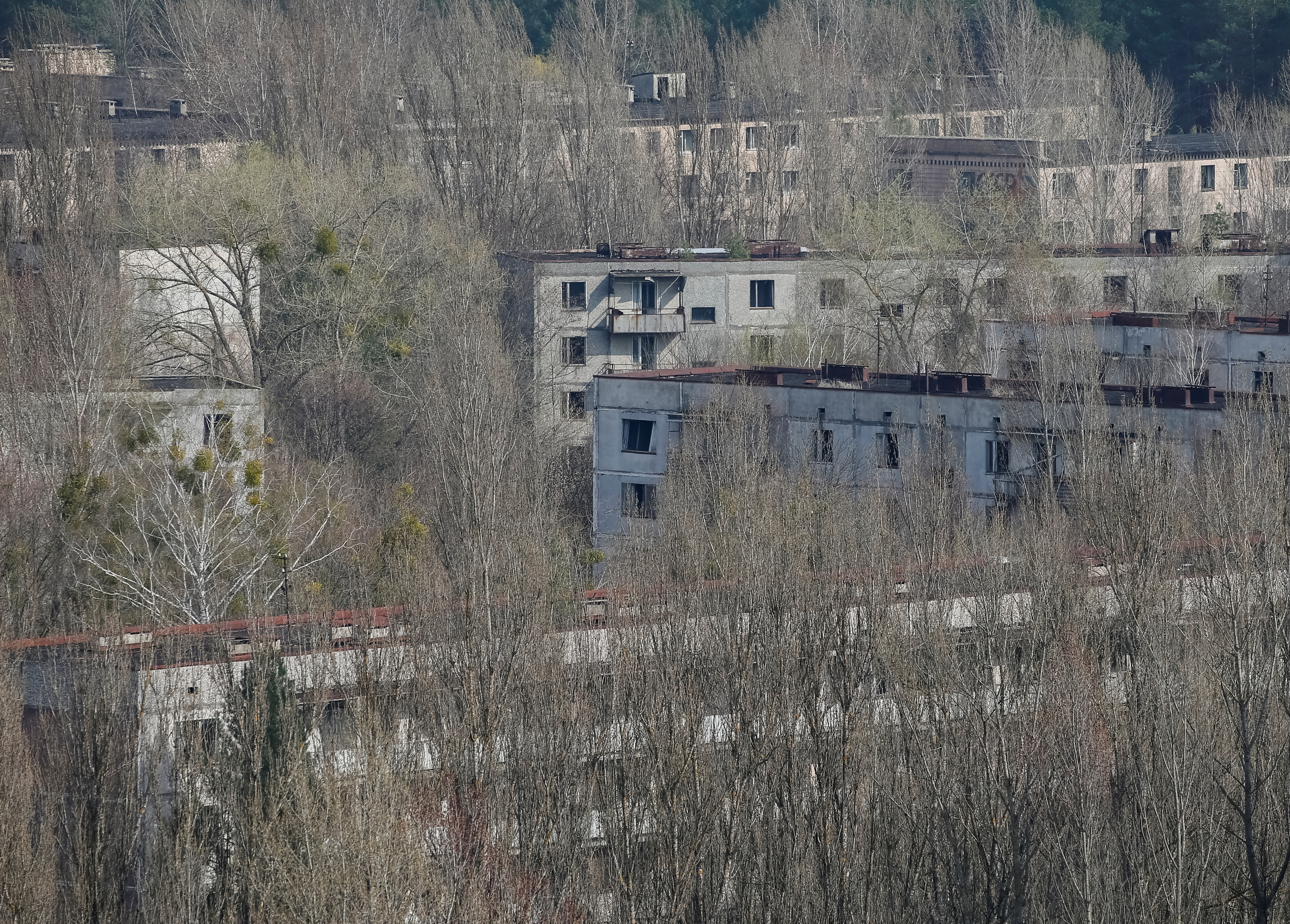 בניינים, גני ילדים וערים נטושות סביב צ'רנוביל / צילום: Gleb Garanich, רויטרס