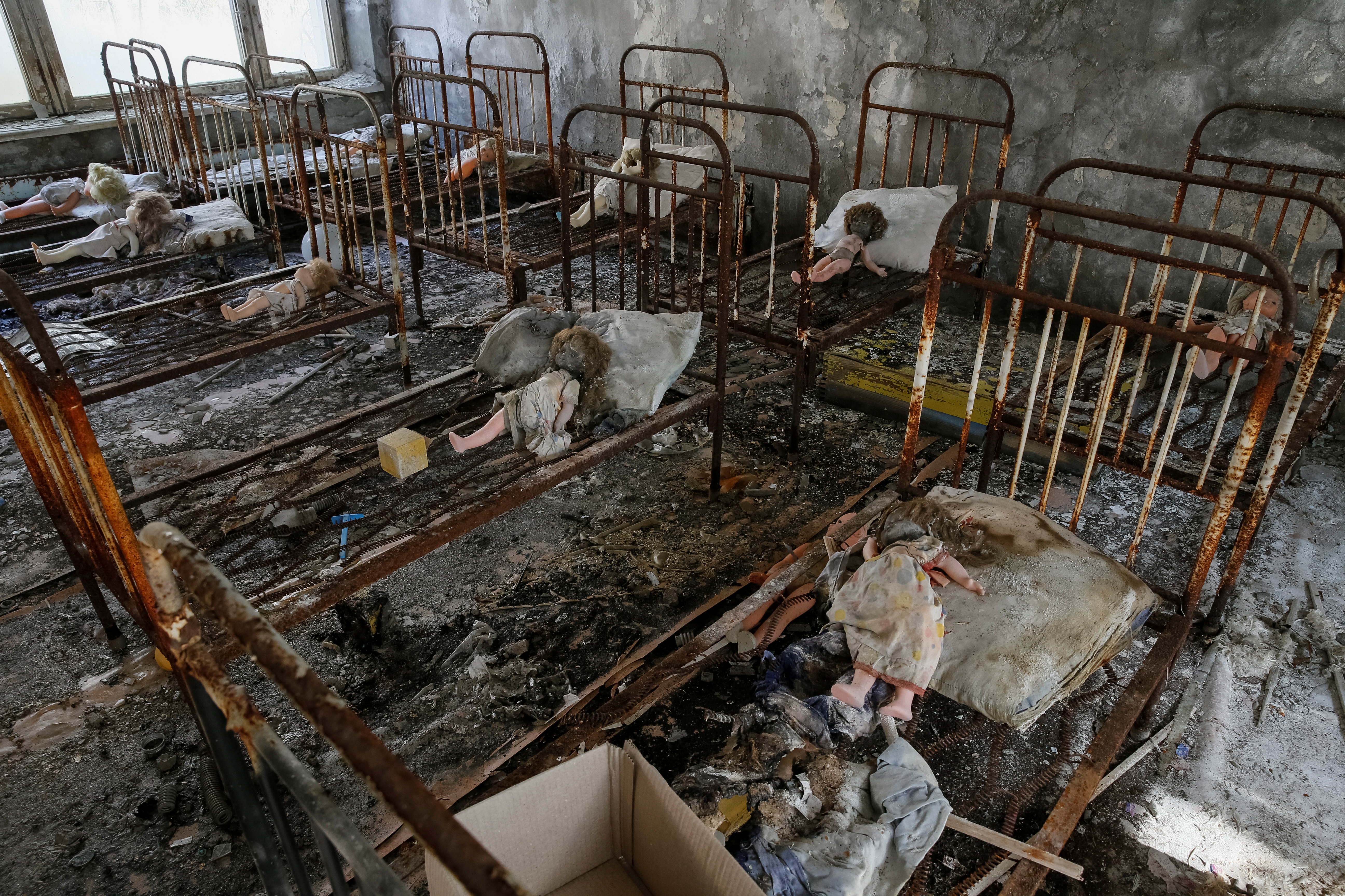 Саркофаг Чернобыльской АЭС разваливается