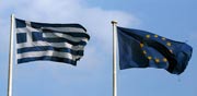 דגל יוון דגל האיחוד האירופי / צלם: בלומברג