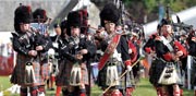 סקוטים בלבוש מסורתי / צילום: רויטרס