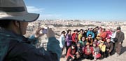 קבוצת תיירים מדרום קוריאה בירושלים / צילום: רויטרס
