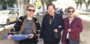 פנסיונריות בשדרות רוטשילד בתל אביב / צילום: מירב מורן