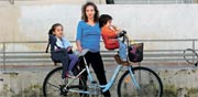 רוכבת אופניים תל אביבית / צילום: איל יצהר