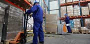 עובדים במפעל / צילום: שאטרסטוק