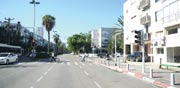 רחוב ארלוזורוב בתל אביב / צילום: איל יצהר