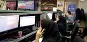 סוחרים בבורסת טהרן. השוק החמישי בגודלו במזרח התיכון / צילום: רויטרס