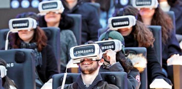 משקפי Gear VR של סמסונג / צילום: רויטרס