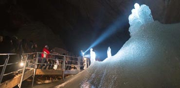 מערת הקרח הטבעית the eisriesenwelt cave / צילום: אור קפלן
