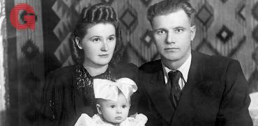 חיה שרמן לבית פינסק ובעלה מצילה ברוניסלב עם ביתם  / צילום: אלבום פרטי