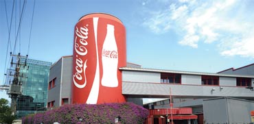 מפעל קוקה־קולה בבני־ברק/צילום: איל יצהר 
