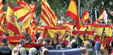 הפגנה נגד משאל העם על עצמאות קטלוניה  / צילום: רויטרס