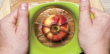 פורס תפוחים / צילום:  Shutterstock/ א.ס.א.פ קרייטיב