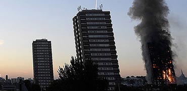 שריפת ענק בלונדון / צילום: רויטרס