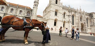 תיירים בליסבון. גיוון חד במדינות שמהן הם מגיעים / צילום: REUTERS/Rafael Marchante