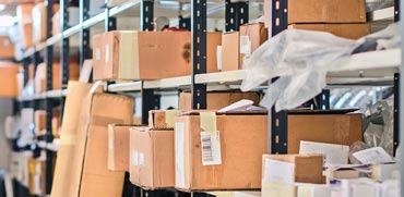 משלוח חבילות. במכס יודעים לזהות משלוחים ברצף ולחייב בהתאם / צילום:  Shutterstock/ א.ס.א.פ קרייטיב
