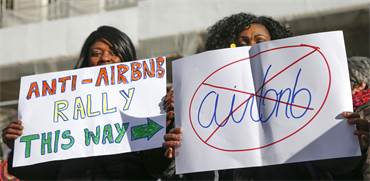 הפגנה נגד איירביאנבי בניו-יורק / צילום: Shannon Stapleton, רויטרס