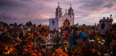בית קברות מוצף פרחים/  צילום: gettyimage ישראל