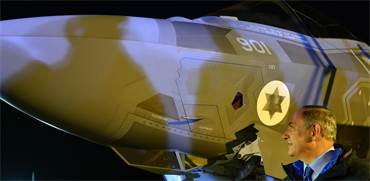 בנימין נתניהו עם מטוס הקרב "אדיר" F-35 / קובי גדעון-לע"מ