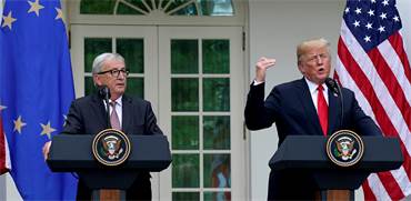 נשיא ארה"ב דונלד טראמפ וז'אן קלוד יונקר נשיא הנציבות האירופית / רויטרס