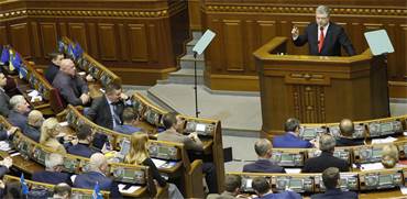 הפרלמנט האוקראיני מאשר משטר צבאי במדינה / צילום: Valentyn Ogirenko, רויטרס