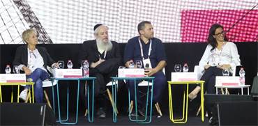 ליאת שוחט, יאיר מעיין, הרב חנוך זייברט ואבירמה גולן / צילום: יוסף שלומי