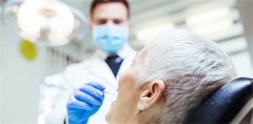השתלות שיניים בגיל מבוגר/צילום: Shutterstock/ א.ס.א.פ קרייטיב
