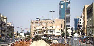 בנייה ברחוב הרכבת בתל אביב./ צילום: איל יצהר