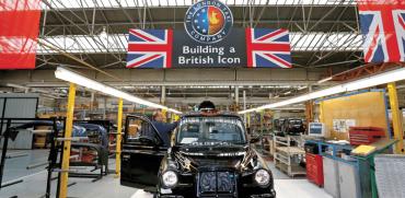 מפעל ייצור של המוניות הלונדוניות בבריטניה. / צילום: רויטרס Darren Staples , 