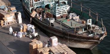  הטענת סחורות על ספינה איראנית בדובאי./  צילום: רויטרס Christopher Pike