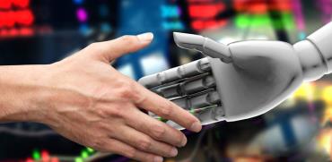 ההבדל בין הרובוט ליועץ האנושי /  צילום: Shutterstock א.ס.א.פ קרייטיב