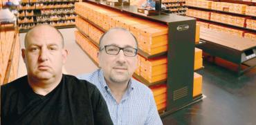 ג'אי שוובל והראל ויזל על רקע חנות של נייקי / צילומים: איל יצהר ונייקי