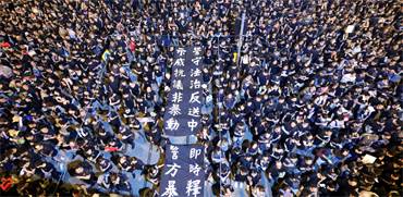 הפגנת ענק נגד מנהיגת הונג קונג / צילום: ATHIT PERAWONGMETHA, רויטרס