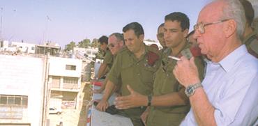 יצחק רבין והרמטכ"ל אהוד ברק / צילום: White House Photograph, לע"מ