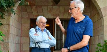 פרופ'אברהם בניאל ובנו עירן בניאל / צילום: רפי קוץ, גלובס פרופ'אברהם בניאל ובנו עירן בניאל / צילום: רפי קוץ, גלובס