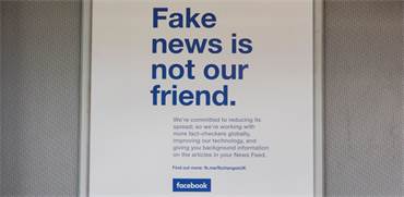 פוסטר של פייסבוק שמתנגד לפייק ניוז / צילום: שאטרסטוק