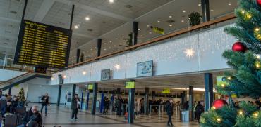 תור לבידוק הביטחוני בנמל התעופה בברלין / צילום:  Shutterstock א.ס.א.פ קריאייטיב 