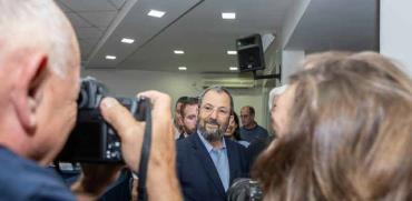 אהוד ברק מגיע למסיבת עיתונאים / צילום: כדיה לוי