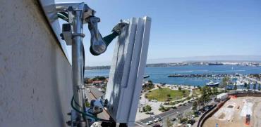  אנטנת 5G  שהותקנה בסן דייגו, קליפורניה /  צילום: רויטרס Mike Blake
