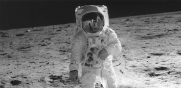 האסטרונאוט באז אולדרין מהלך על אדמת הירח, 1969 / צילום: רויטרס