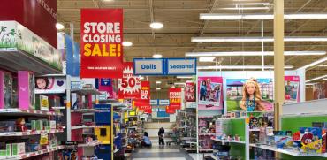 מכירת חיסול לפני סגירת חנות Toys R Us של בסן חוזה,/ צילום: /Shutterstock א.ס.א.פ קריאייטיב