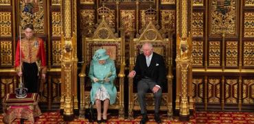 המלכה אליזבט ובנה הנסיך צ'ארלס/  צילום: רויטרס  Agustin Marcarian 