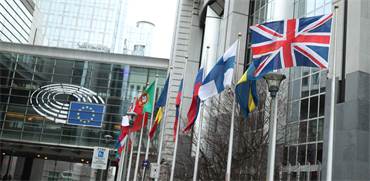 דגל בריטניה מתנוסס בפעם האחרונה ברחבת הפרלמנט האירופי בבריסל / צילום: Yui Mok, רויטרס