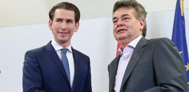 מנהיג המפלגה השמרנית באוסטריה, סבסטיאן קורץ, ועמיתו מהמפלגה הירוקה, ורנר קוגלר / צילום: Lisi Niesner, רויטרס