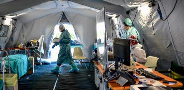 מתקן חירום לטיפול בחולי קורונה באיטליה / צילום: Claudio Furlan, Associated Press