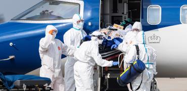 חולה קורונה שמצבו הוחמר מובהל לבית חולים בגרמניה השכנה / צילום: Robert Michael, Associated Press