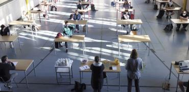 תיכון בגרמניה, בשבוע שעבר. באירופה יש כיתות גדולות יותר ומספר תלמידים קטן יותר / צילום: Bodo Schackow, Associated Press