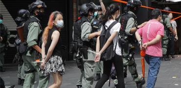 מעצר מפגינים בהונג קונג ברביעי לפי החוק החדש  / צילום: Kin Cheung, Associated Press