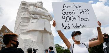 הפגנה ליד הפסל של מרטין לות'ר קינג ביום ציון שחרור העבדות / צילום: Jacquelyn Martin, Associated Press